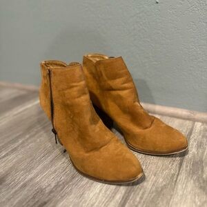 Charlotte Russe Tan Suede Ankle Boots Women’s 7.5-8